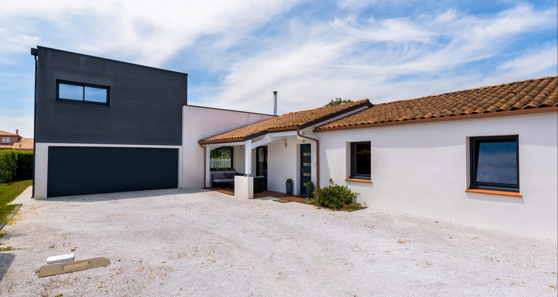 Architect's villa: between renovation and extension.